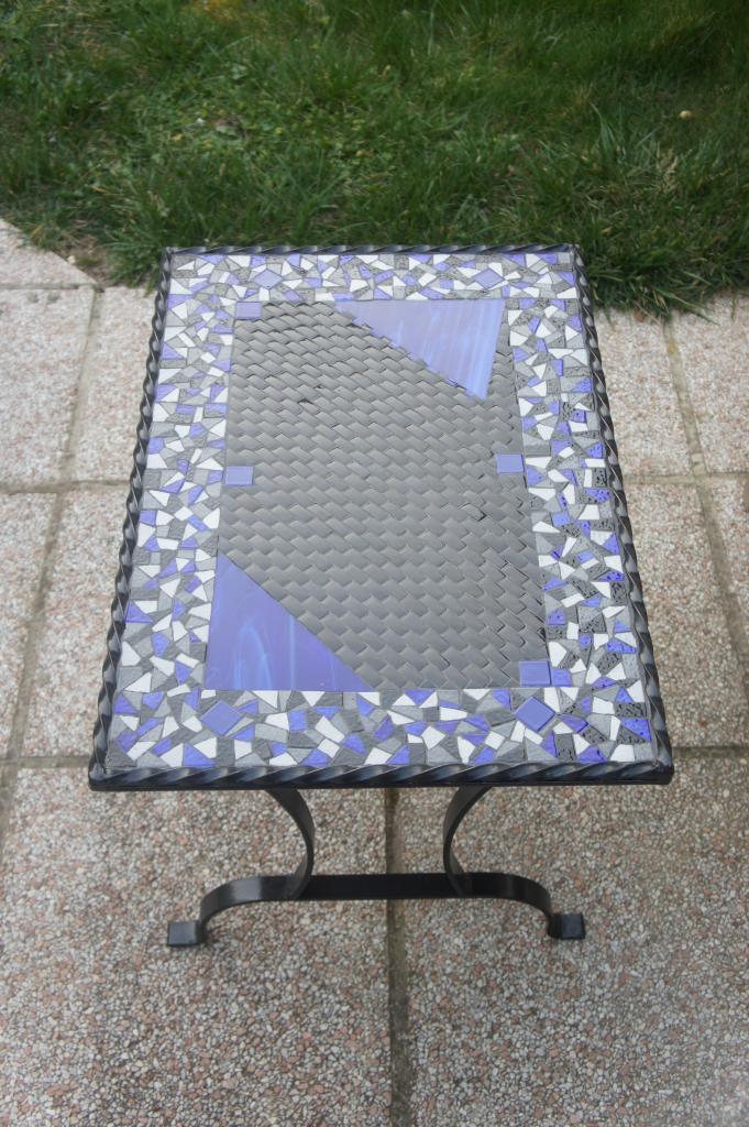 Table basse fer forgé relookée en mosaïque - pose alternée