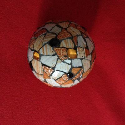 Boule avec fragments de poterie